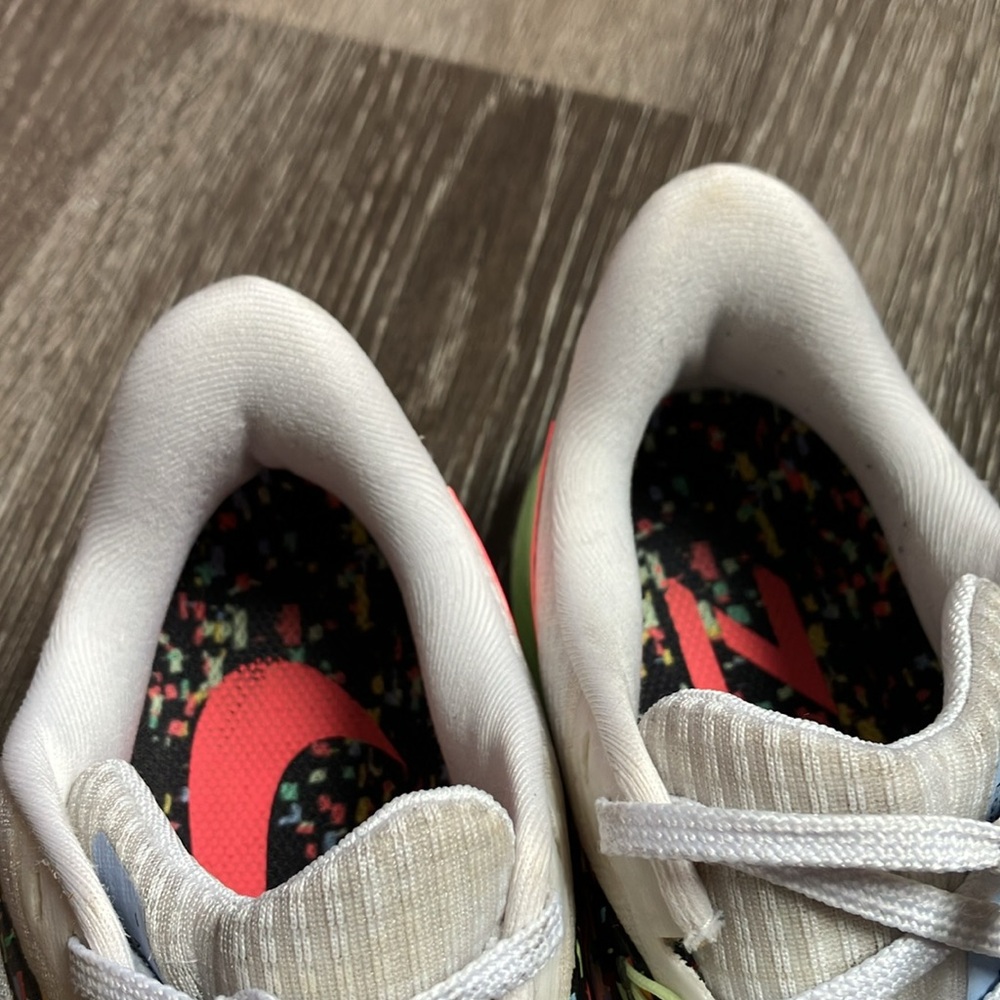 Nike - Picture 12 of 17